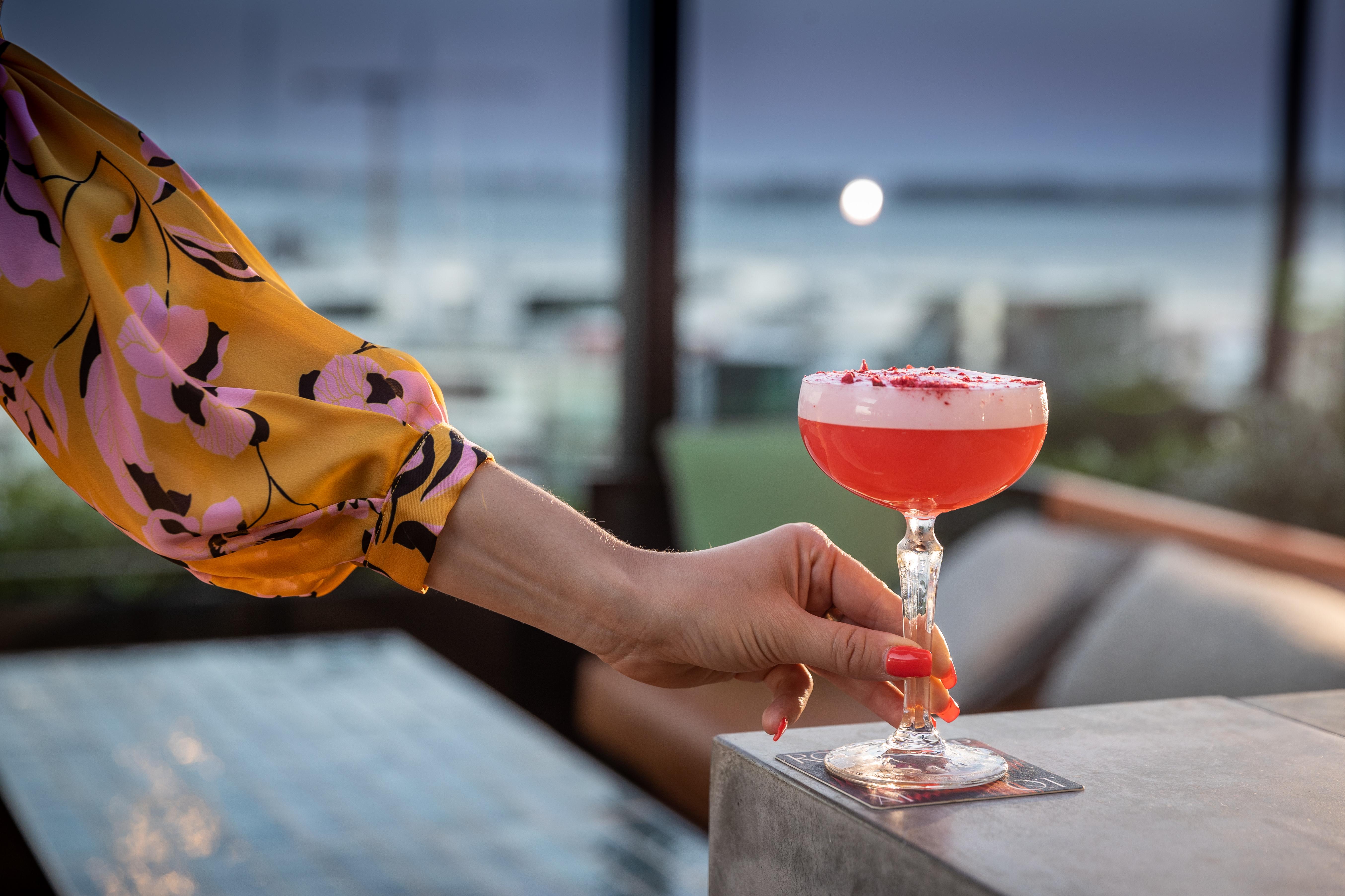 Qt Auckland Hotel Exterior photo A woman holding a cocktail